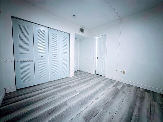 Foto del edificio - 6070 W 18th Ave