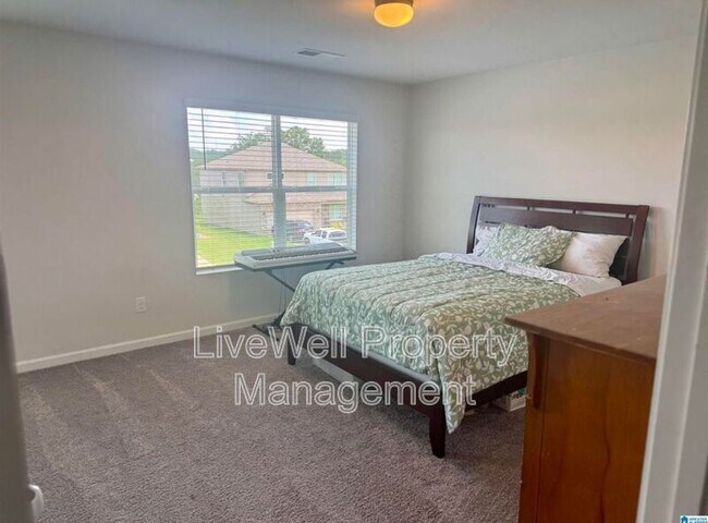 Building Photo - 380 Americana Dr