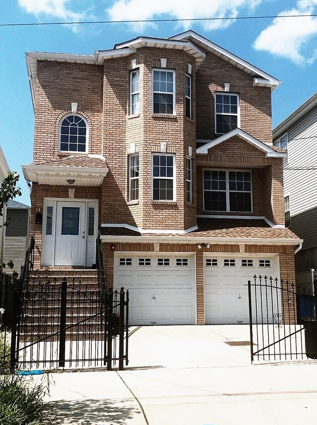 Primary Photo - 140 Manchester Pl