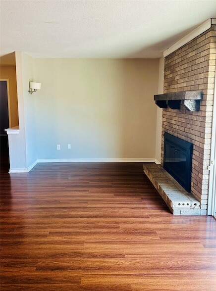 Building Photo - 3013 Abston Dr