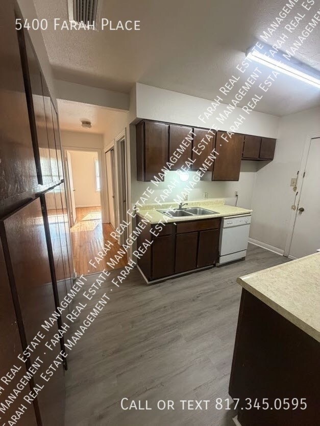 Foto del edificio - 5400 Farah Pl