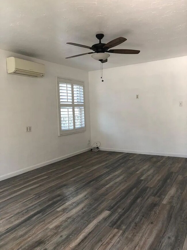 Building Photo - 2 Bedroom, 1 Bath Home with Modern Upgrade...