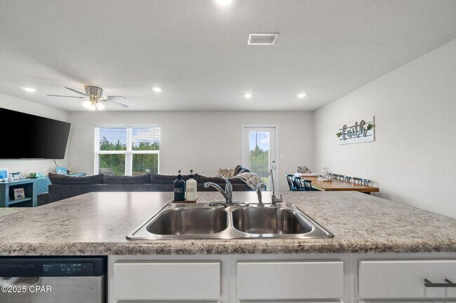 Foto del edificio - 4873 Shurer Ln