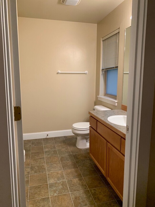 Building Photo - 3 Bedroom | 2 Bathroom Single-Family Home