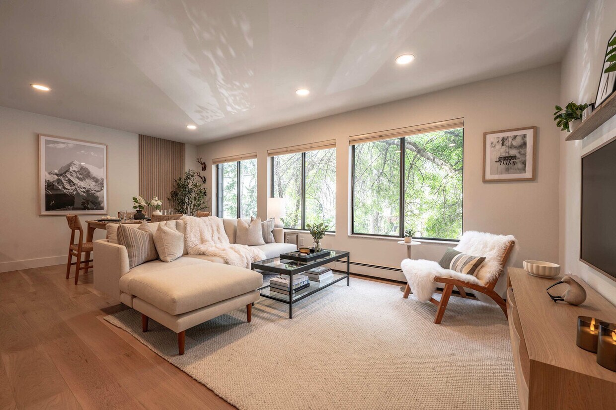 Foto principal - 725 E Main St