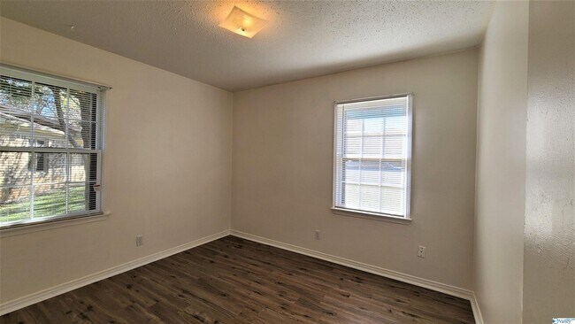Building Photo - 2909 Berkshire Dr SW