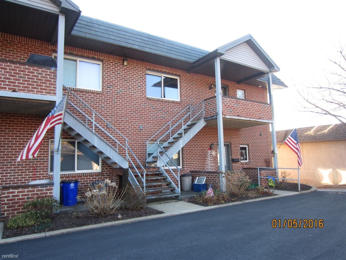 Primary Photo - 2 br, 1 bath Apartment - 217 Fidler Ave