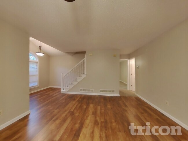 Foto del edificio - 649 Stratford Dr