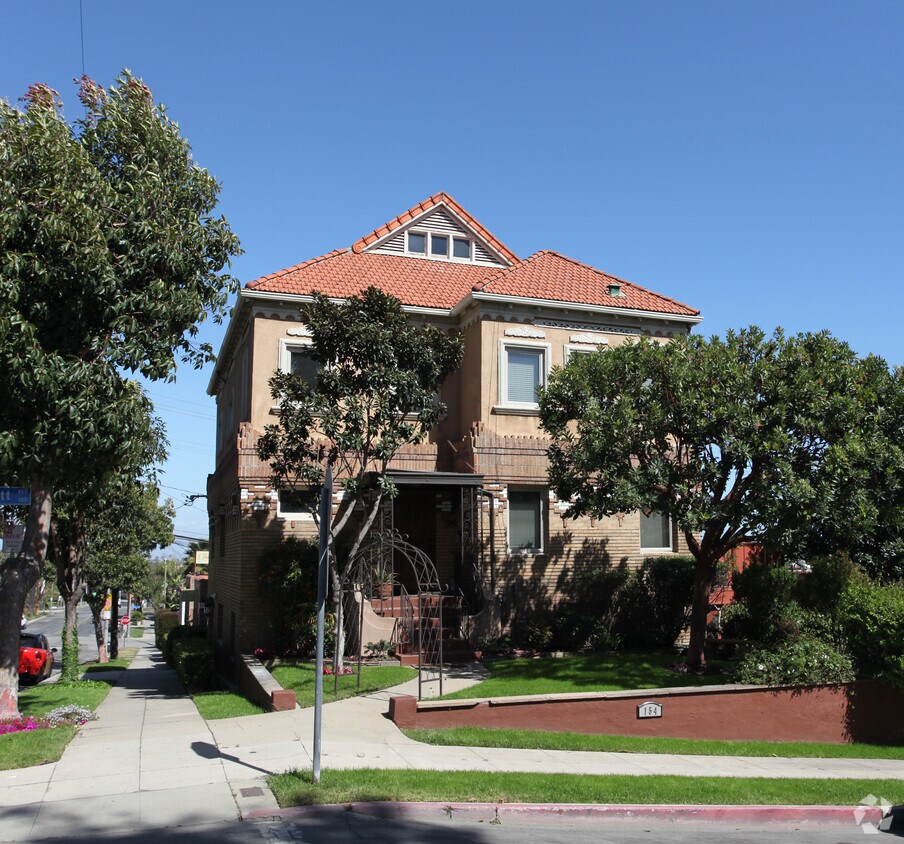 Primary Photo - 154-160 Bennett Ave