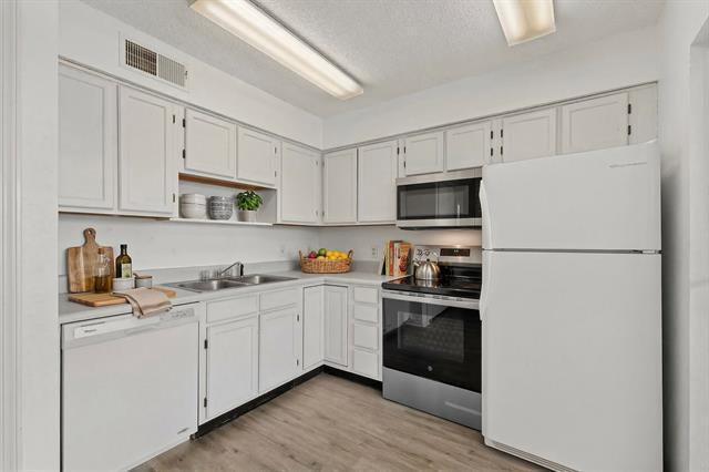 Foto del edificio - 4748 Old Bent Tree Ln