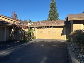 Building Photo - 5110 Village Oaks Dr