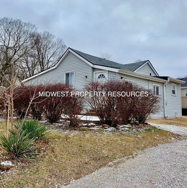 Building Photo - 2 Bedroom Bungalow in Harrisonville