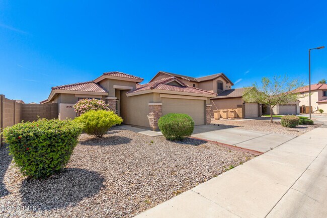 Foto del edificio - 2070 S 216th Ln