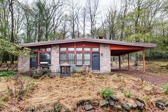 Building Photo - 21 Hazard Run Rd