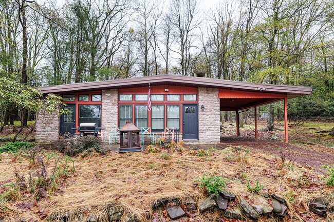 Building Photo - 21 Hazard Run Rd