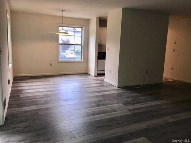 Foto del edificio - 194 E Main St