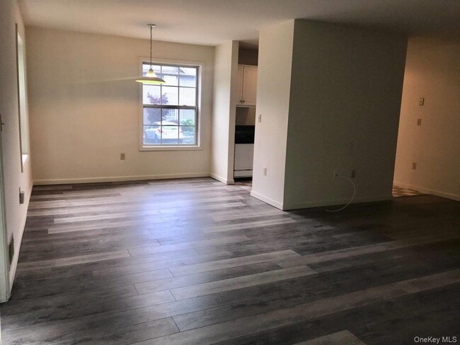 Building Photo - 194 E Main St