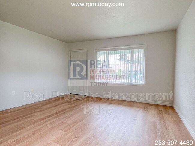 Foto del edificio - 2822-2826 Hefner Ave