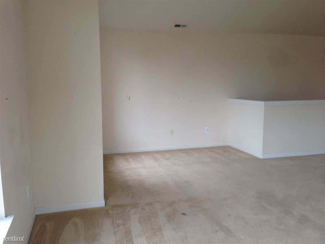 23017 Fairlane Blvd, Woodhaven, MI 48183 Condo for Rent in Woodhaven