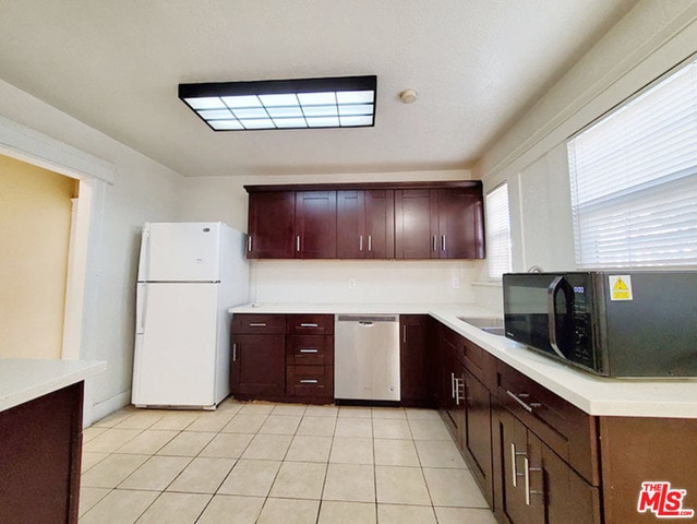 Building Photo - 140 N Serrano Ave