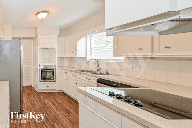 Foto del edificio - 3806 Fairvalley Dr