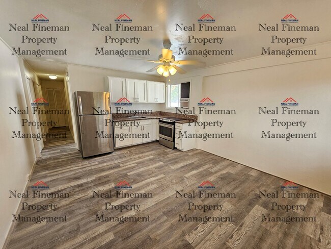Foto del edificio - 3 Bed 1 Bath, Includes 2 Parking Stalls in...