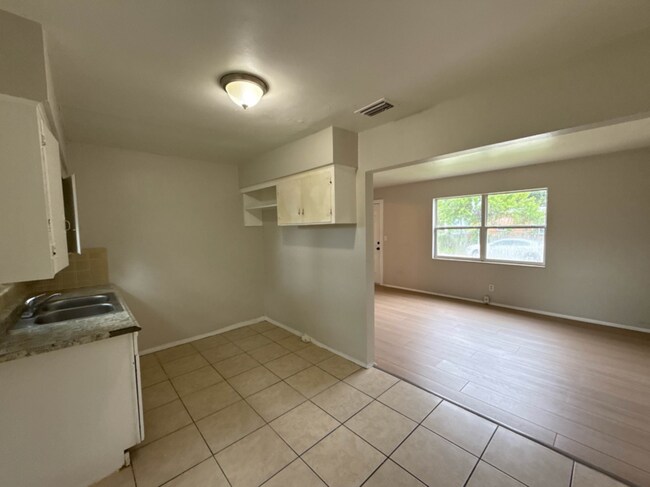 Photo - 900 40th St S House