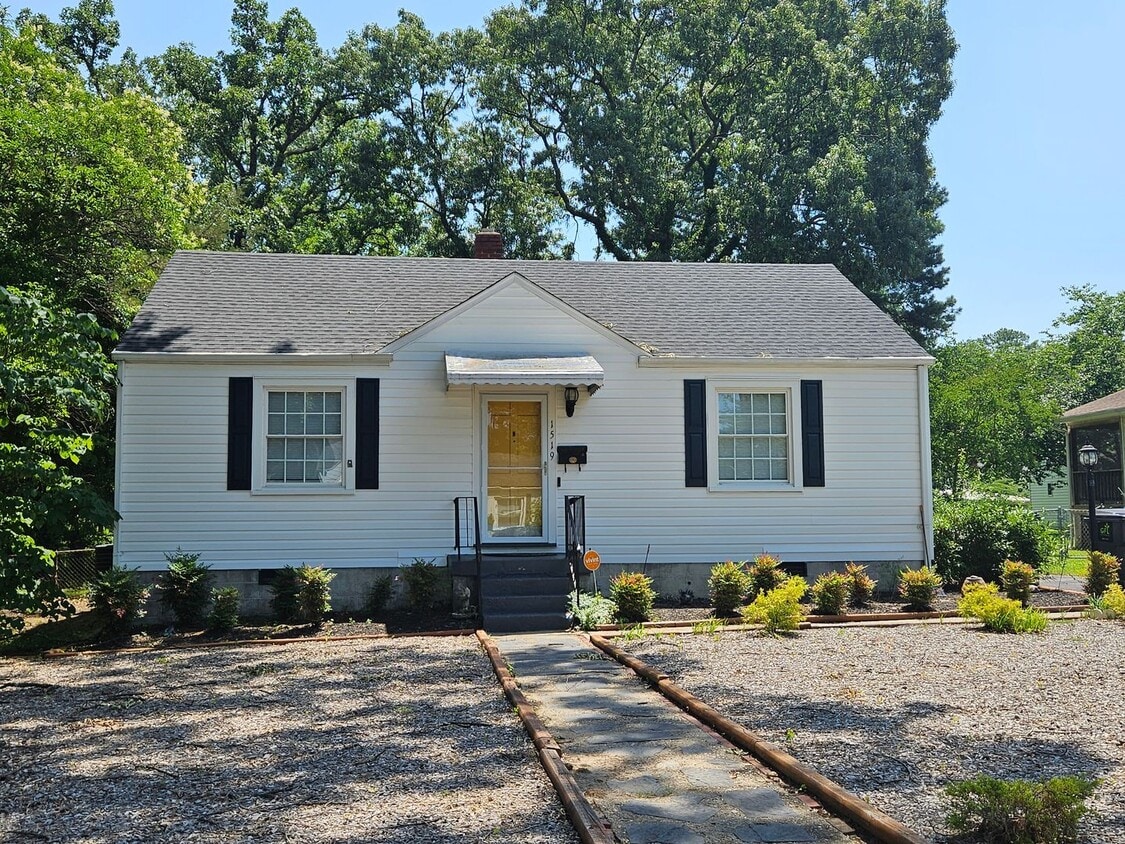 Primary Photo - Available Now! 3BR/2BA Home In West End - ...