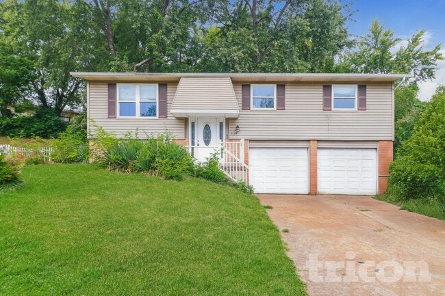 Building Photo - 3555 Ridgewood Dr