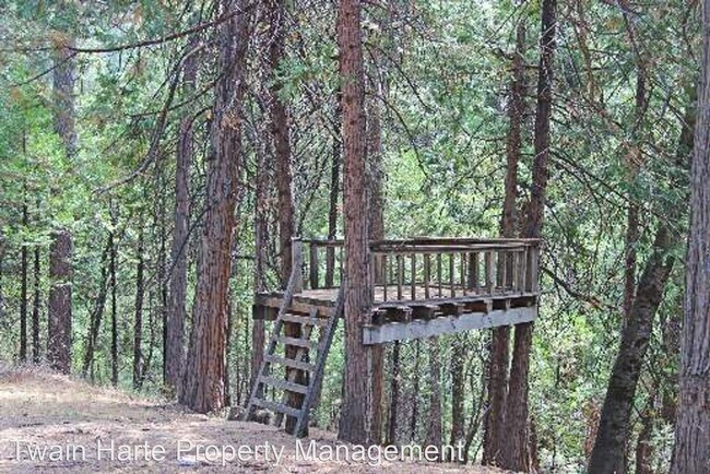 Building Photo - 2 br, 1 bath House - 22977 N. Tuo;umne Rd.