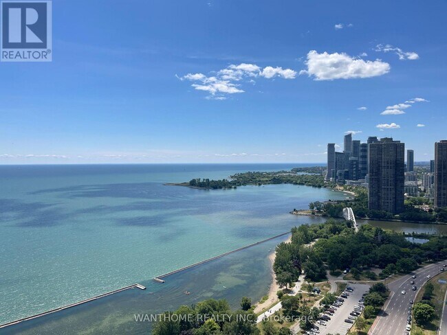 Photo du bâtiment - 1926 Lake Shore Blvd W