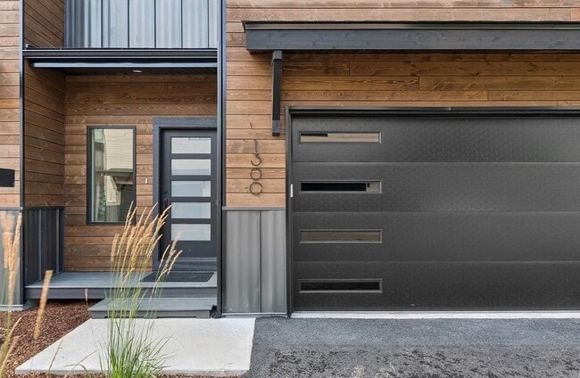 Building Photo - 130 Karrow Ave