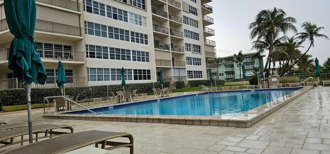 Foto del edificio - 1021 Hillsboro Mile