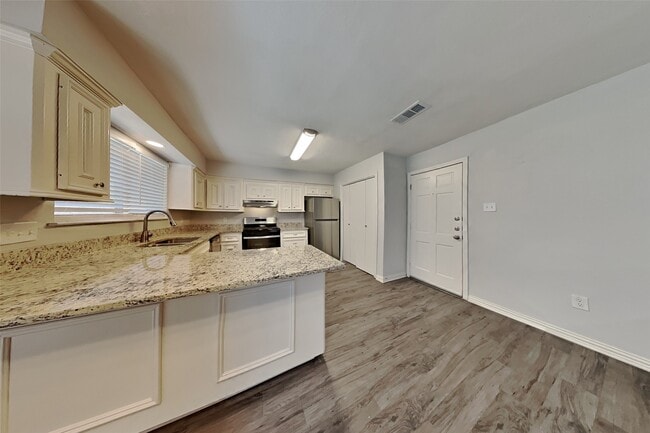 Building Photo - 4135 Lufborough Dr