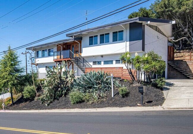 Frente de la casa - 3051 Malcolm Ave