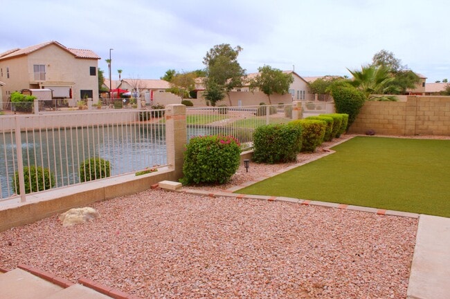 Building Photo - 691 S Sahuaro Dr