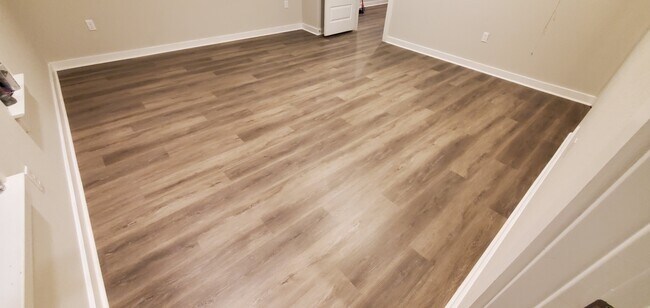 Building Photo - 1404 Zephyr Ln