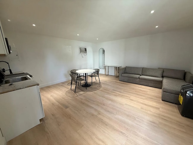 Photo - 4105 Poinsett St Apartment