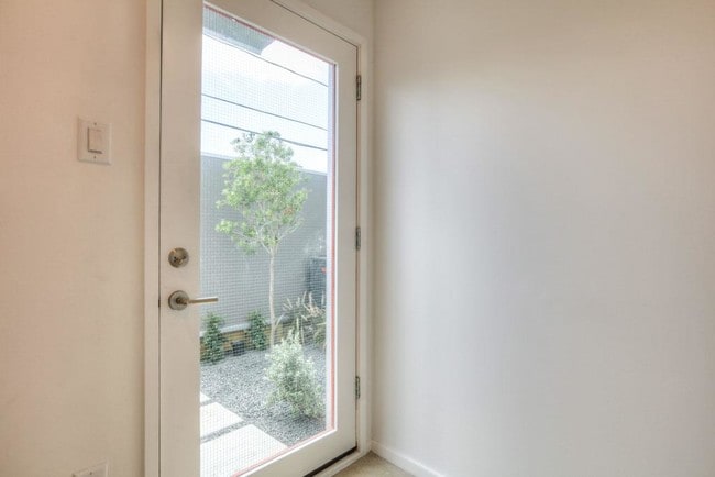 Building Photo - 1315 Lakin St