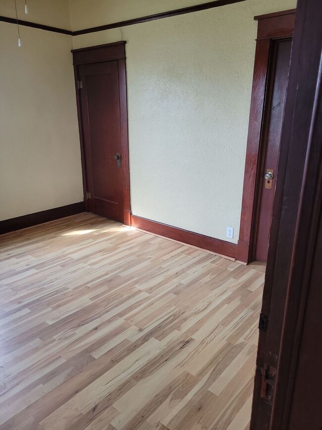 Foto del edificio - 6 bedroom, 2 bathroom house for rent in Je...