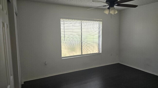 Foto del edificio - 3194 Coral Lake Ln