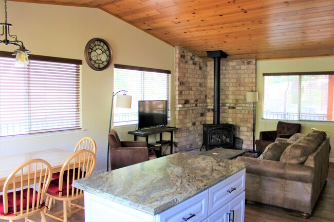 Building Photo - Gorgeous Fully Furnished 3 Bedroom Home Ne...