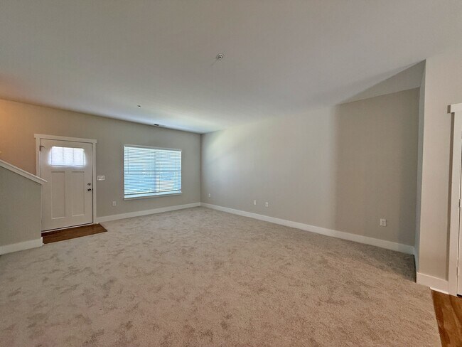 Large living room. - 3010 Bellflower Cir