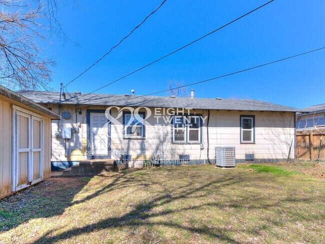 Building Photo - 3 Bed/1 Bath Single Family Home Available Now! Within 5 miles of TAFB!