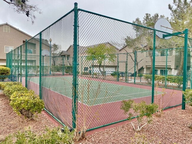 Building Photo - STUNNING 2 BEDROOM 2 FULL BATHS 2 CAR ATTA...