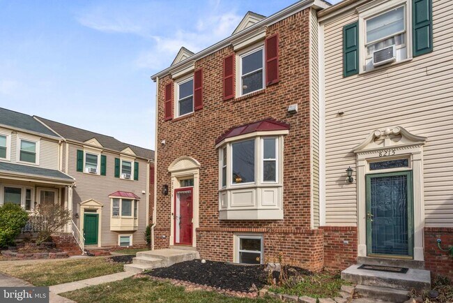 Foto del edificio - 8213 Roxbury Dr