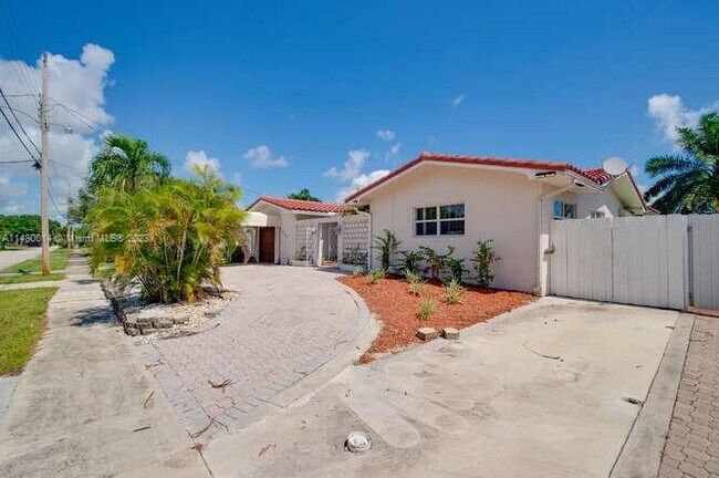 Building Photo - 2030 SW 23rd Ave