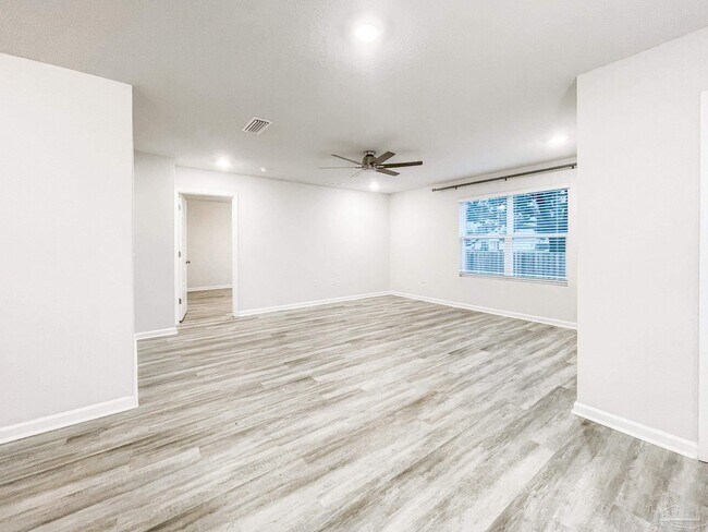 Building Photo - 9627 Angel Oak Dr