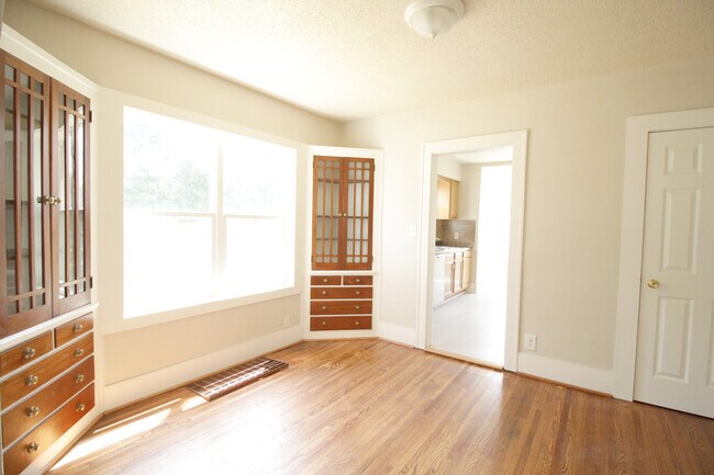 Foto del edificio - 233 W Poinsetta Ave