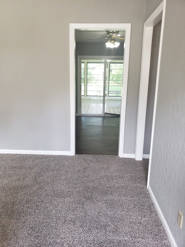 Foto del edificio - Remodeled Raytown Home-Available NOW!!